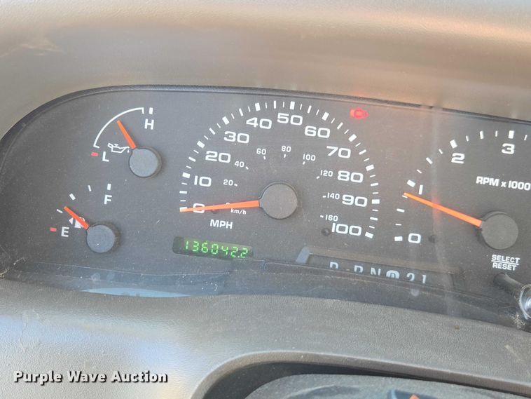 image for item DT4737 2003 Ford F250 Super Duty XLT pickup truck