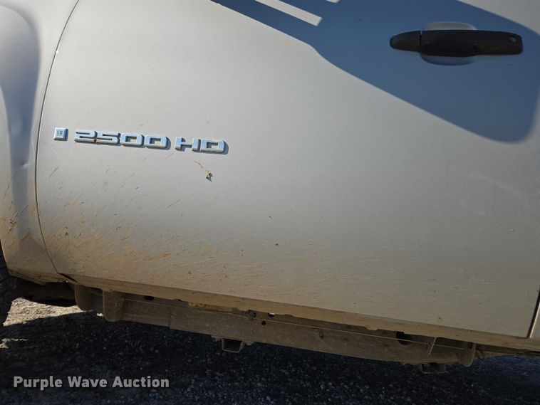 image for item DT4738 2008 GMC Sierra pickup truck