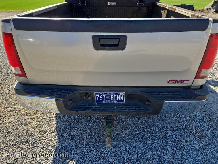 image for item DT4738 2008 GMC Sierra pickup truck