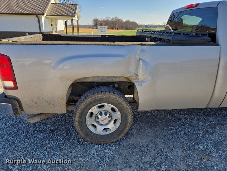 image for item DT4738 2008 GMC Sierra pickup truck