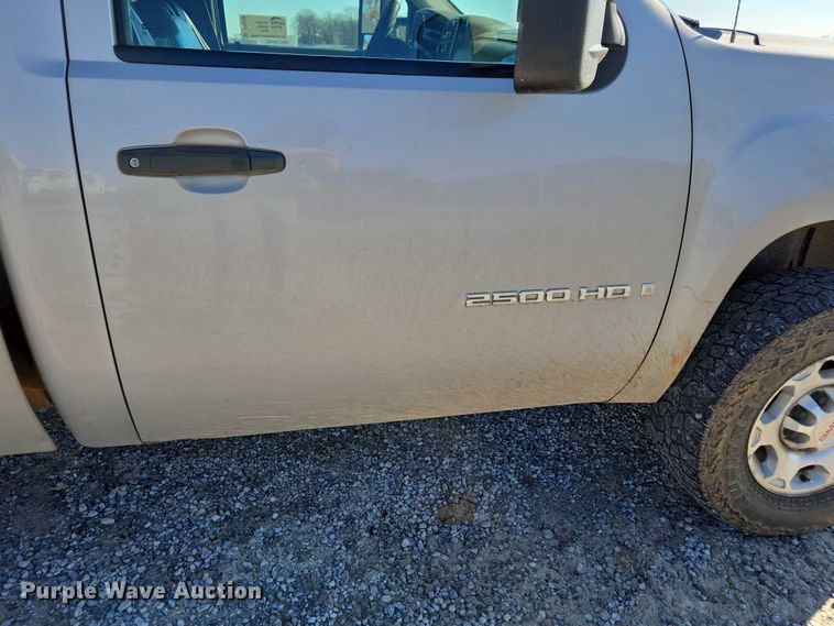 image for item DT4738 2008 GMC Sierra pickup truck