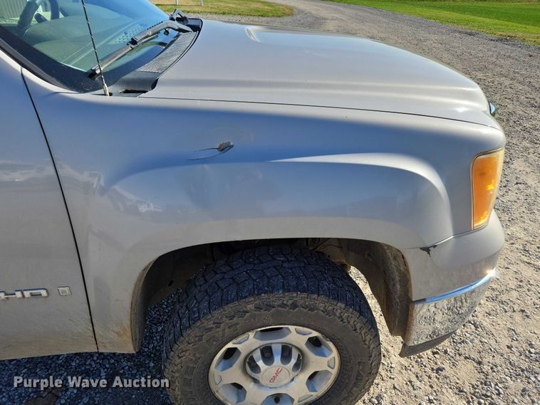 image for item DT4738 2008 GMC Sierra pickup truck