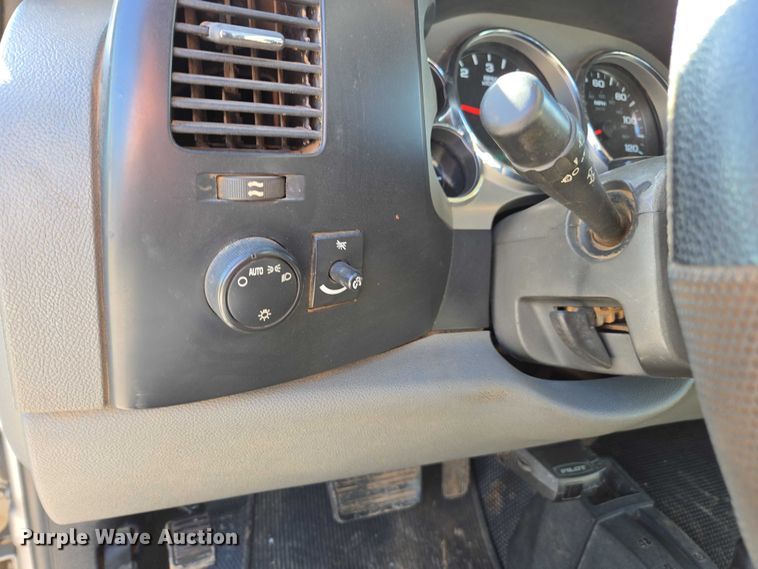 image for item DT4738 2008 GMC Sierra pickup truck