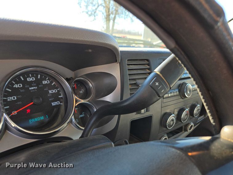 image for item DT4738 2008 GMC Sierra pickup truck