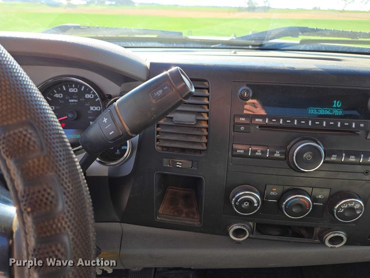 image for item DT4738 2008 GMC Sierra pickup truck