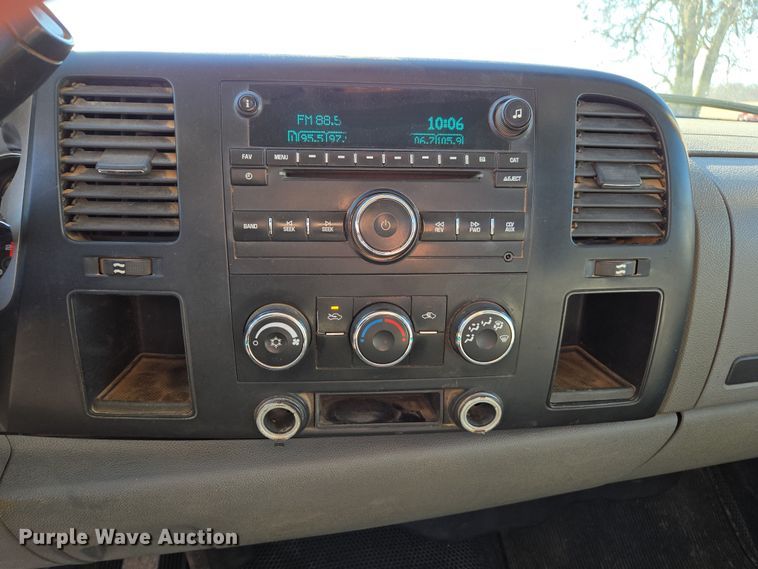 image for item DT4738 2008 GMC Sierra pickup truck