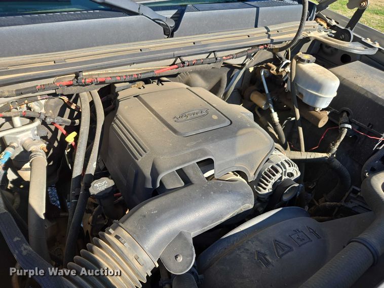 image for item DT4738 2008 GMC Sierra pickup truck