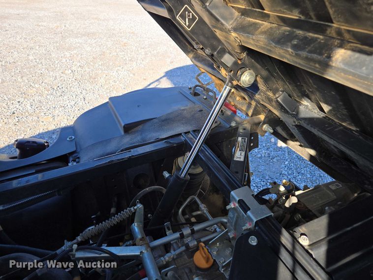 image for item DT4739 2017 Kubota RTV-X900 utility vehicle