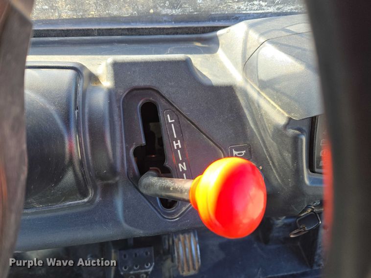 image for item DT4739 2017 Kubota RTV-X900 utility vehicle