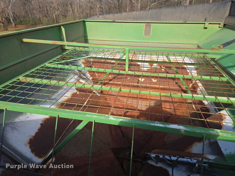 image for item DU2568 Unverferth Brent 776 grain cart