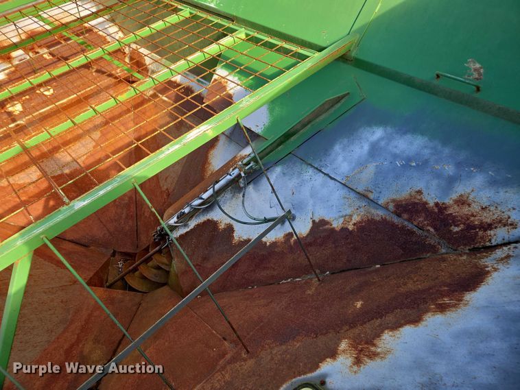 image for item DU2568 Unverferth Brent 776 grain cart