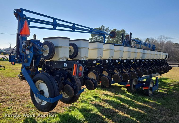 image for item DU2569 Kinze 3600 split row no-till planter