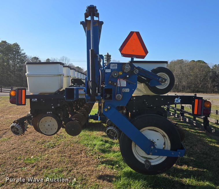 image for item DU2569 Kinze 3600 split row no-till planter