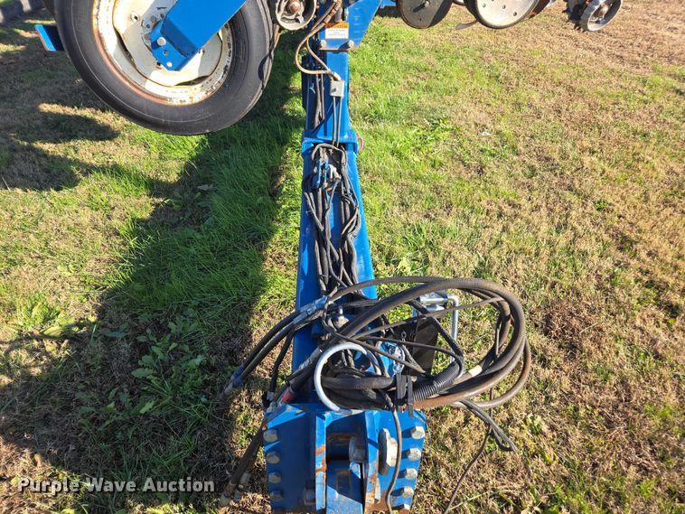 image for item DU2569 Kinze 3600 split row no-till planter