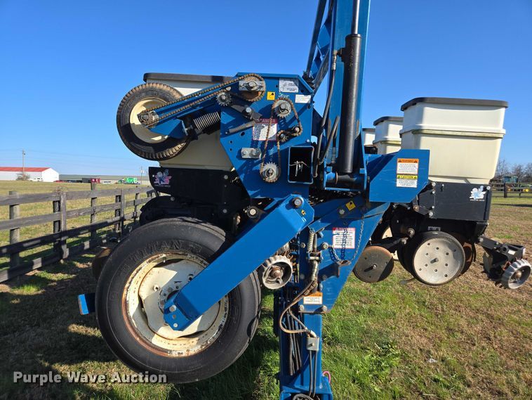image for item DU2569 Kinze 3600 split row no-till planter