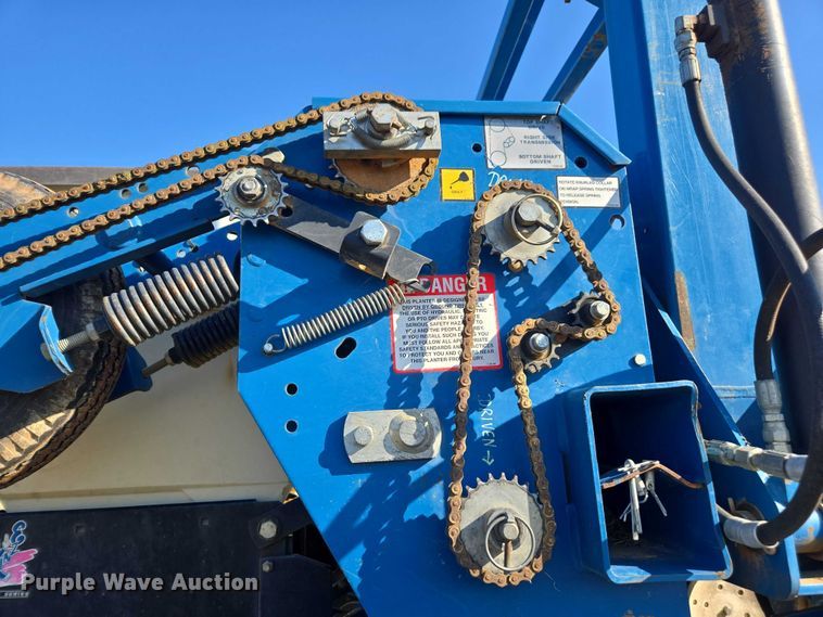 image for item DU2569 Kinze 3600 split row no-till planter