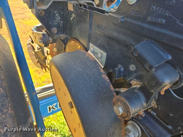 image for item DU2569 Kinze 3600 split row no-till planter