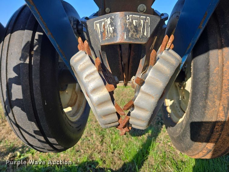 image for item DU2569 Kinze 3600 split row no-till planter