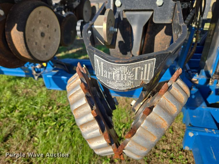 image for item DU2569 Kinze 3600 split row no-till planter