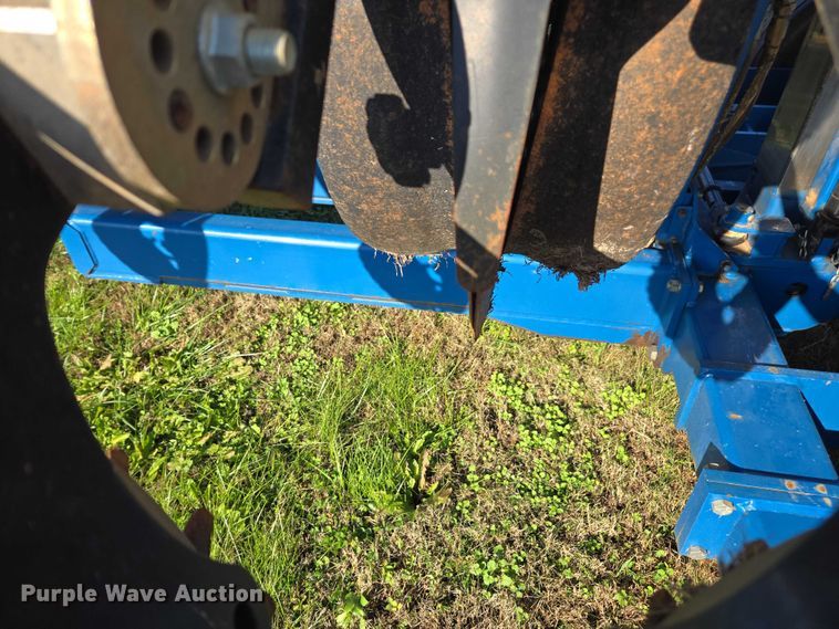 image for item DU2569 Kinze 3600 split row no-till planter