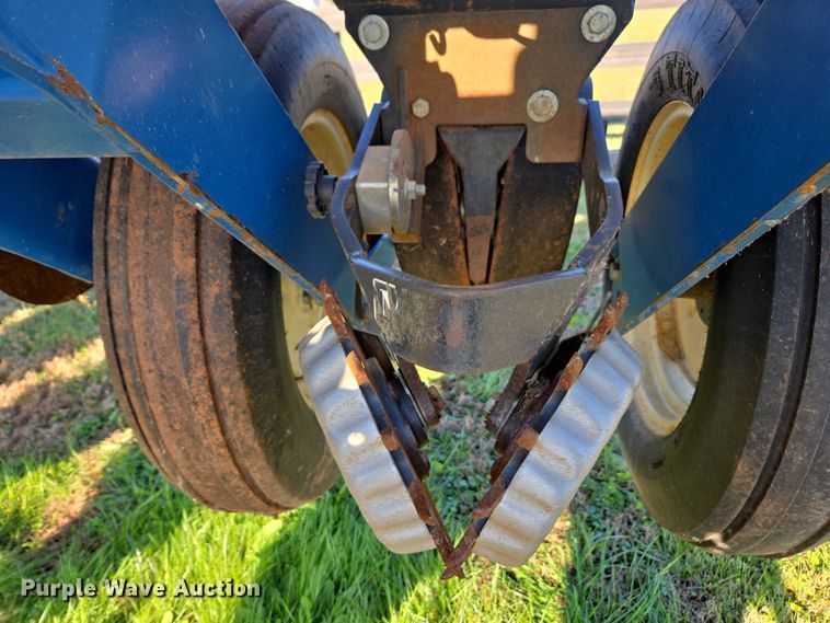 image for item DU2569 Kinze 3600 split row no-till planter
