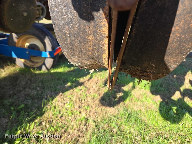 image for item DU2569 Kinze 3600 split row no-till planter