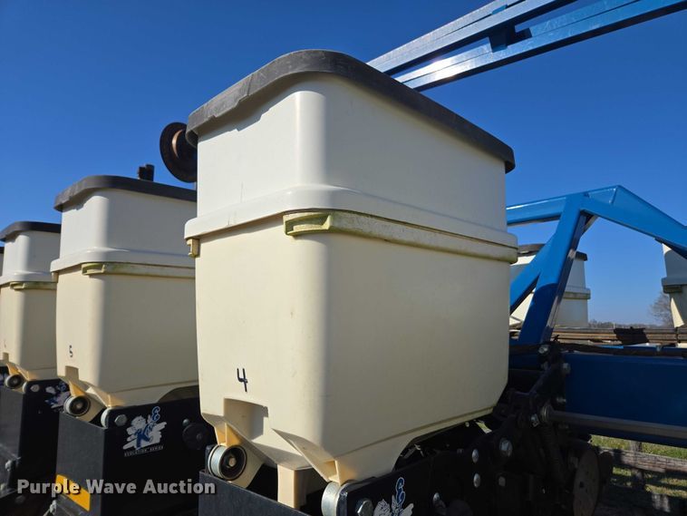 image for item DU2569 Kinze 3600 split row no-till planter