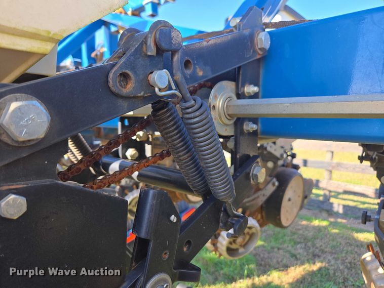 image for item DU2569 Kinze 3600 split row no-till planter