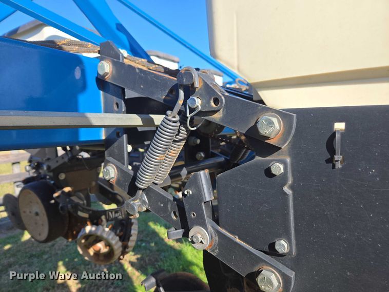 image for item DU2569 Kinze 3600 split row no-till planter