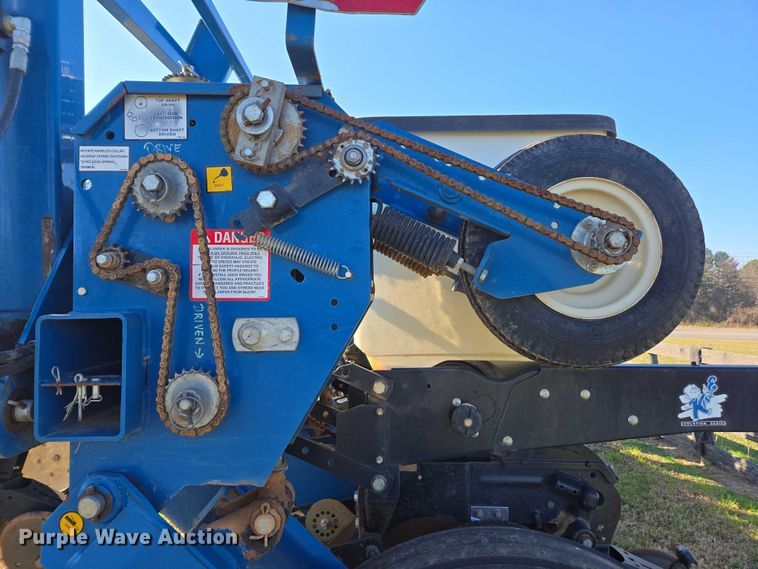 image for item DU2569 Kinze 3600 split row no-till planter
