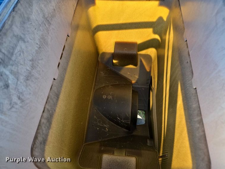 image for item DU2569 Kinze 3600 split row no-till planter