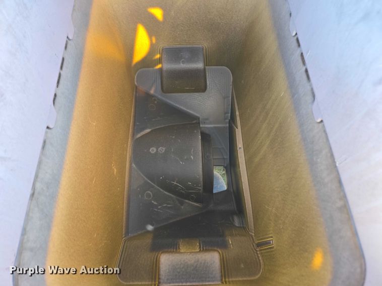 image for item DU2569 Kinze 3600 split row no-till planter