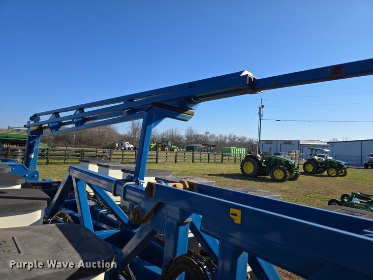 image for item DU2569 Kinze 3600 split row no-till planter