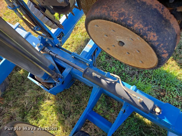 image for item DU2569 Kinze 3600 split row no-till planter