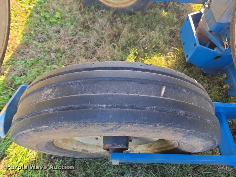 image for item DU2569 Kinze 3600 split row no-till planter