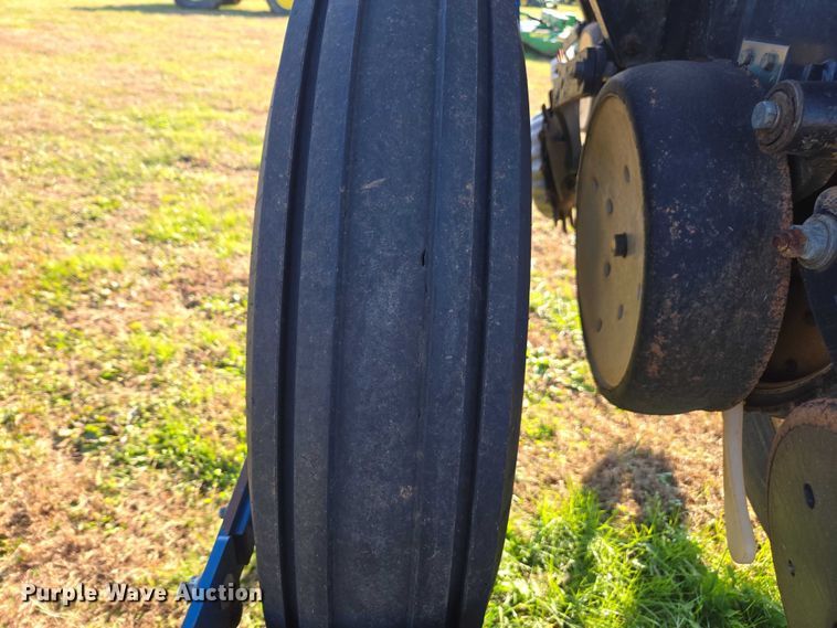 image for item DU2569 Kinze 3600 split row no-till planter