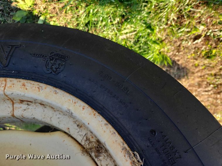 image for item DU2569 Kinze 3600 split row no-till planter