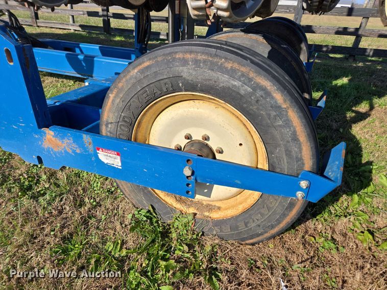 image for item DU2569 Kinze 3600 split row no-till planter