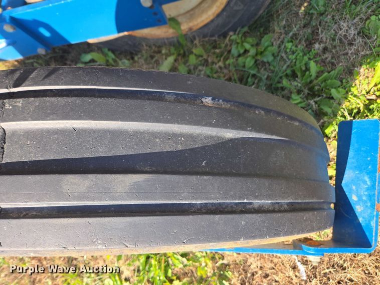 image for item DU2569 Kinze 3600 split row no-till planter