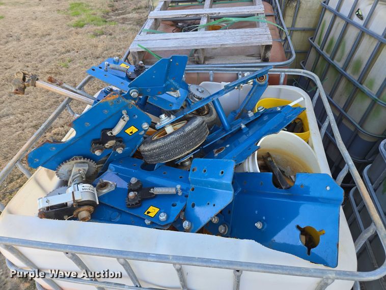 image for item DU2569 Kinze 3600 split row no-till planter