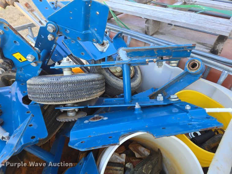 image for item DU2569 Kinze 3600 split row no-till planter