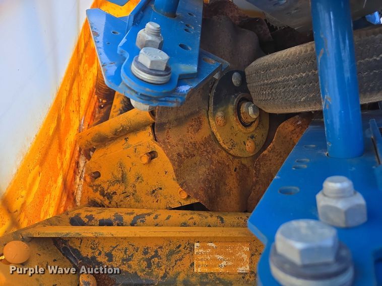 image for item DU2569 Kinze 3600 split row no-till planter