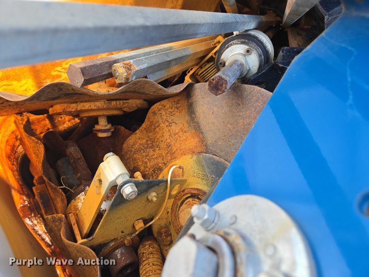 image for item DU2569 Kinze 3600 split row no-till planter