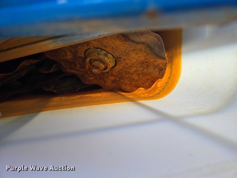 image for item DU2569 Kinze 3600 split row no-till planter