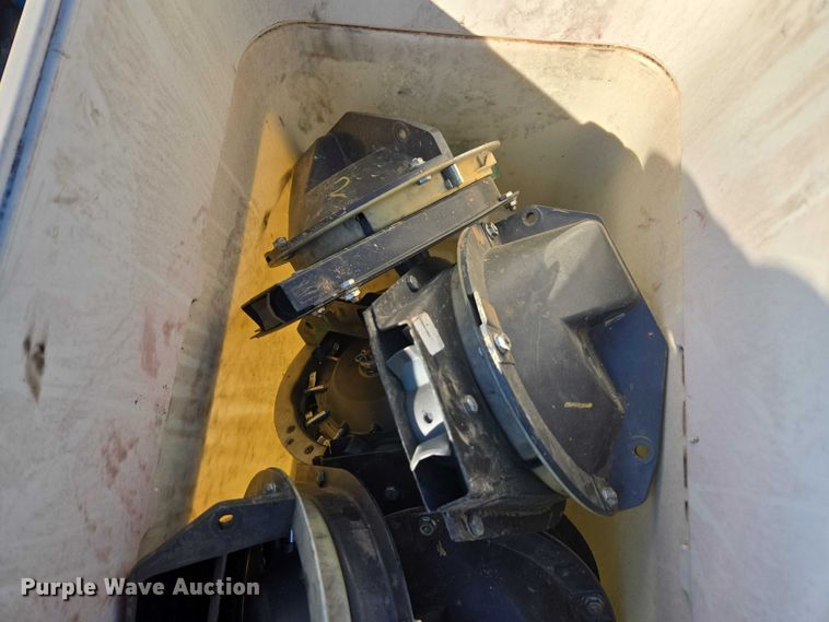 image for item DU2569 Kinze 3600 split row no-till planter