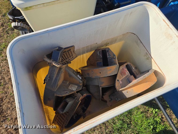 image for item DU2569 Kinze 3600 split row no-till planter