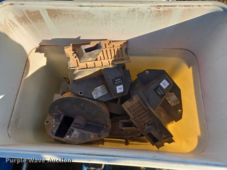 image for item DU2569 Kinze 3600 split row no-till planter