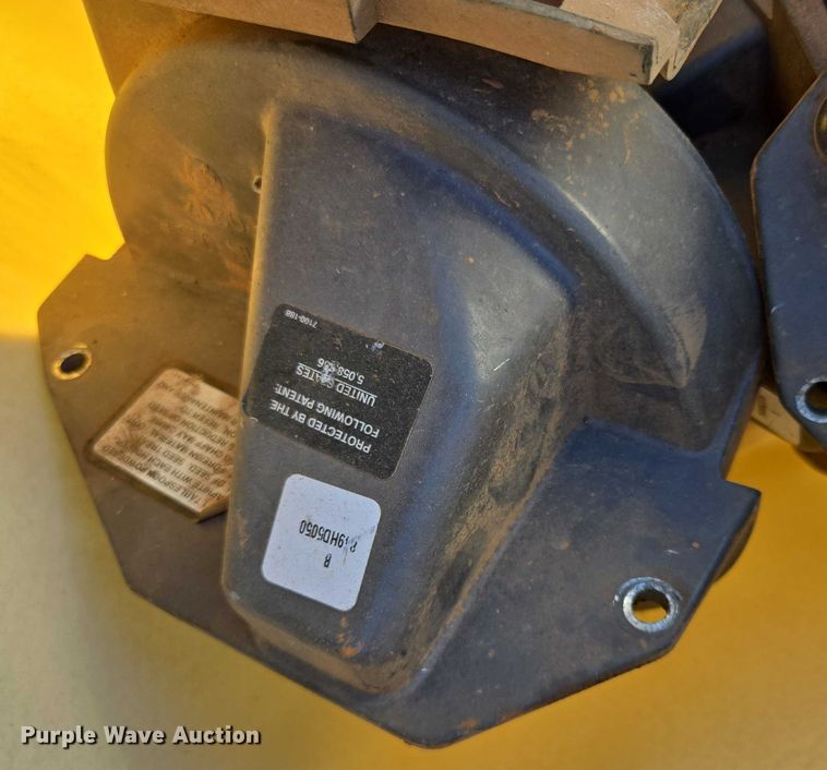 image for item DU2569 Kinze 3600 split row no-till planter