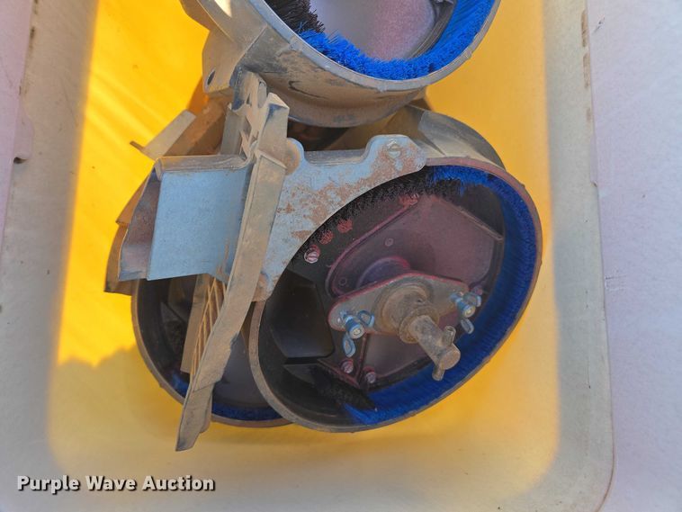 image for item DU2569 Kinze 3600 split row no-till planter