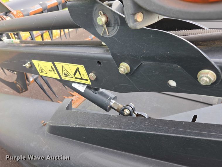 image for item DU2572 2014 Macdon FD75 flex draper head